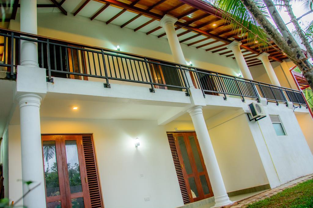 Villa White Hikkaduwa Buitenkant foto