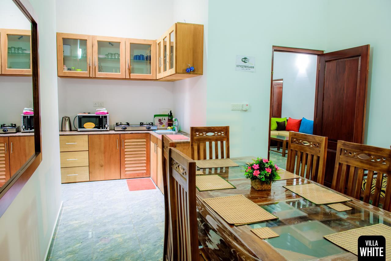 Villa White Hikkaduwa Buitenkant foto