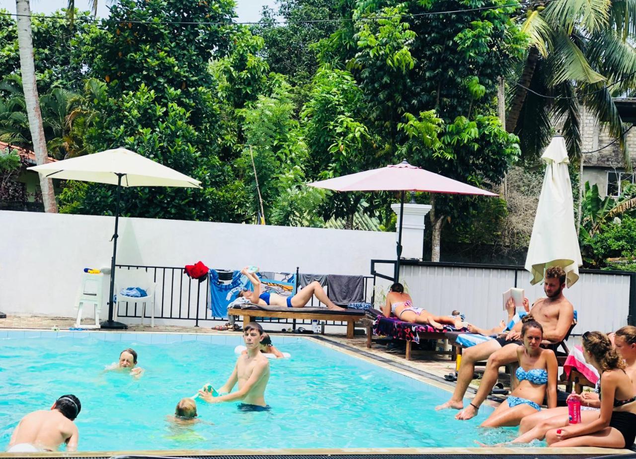 Villa White Hikkaduwa Buitenkant foto