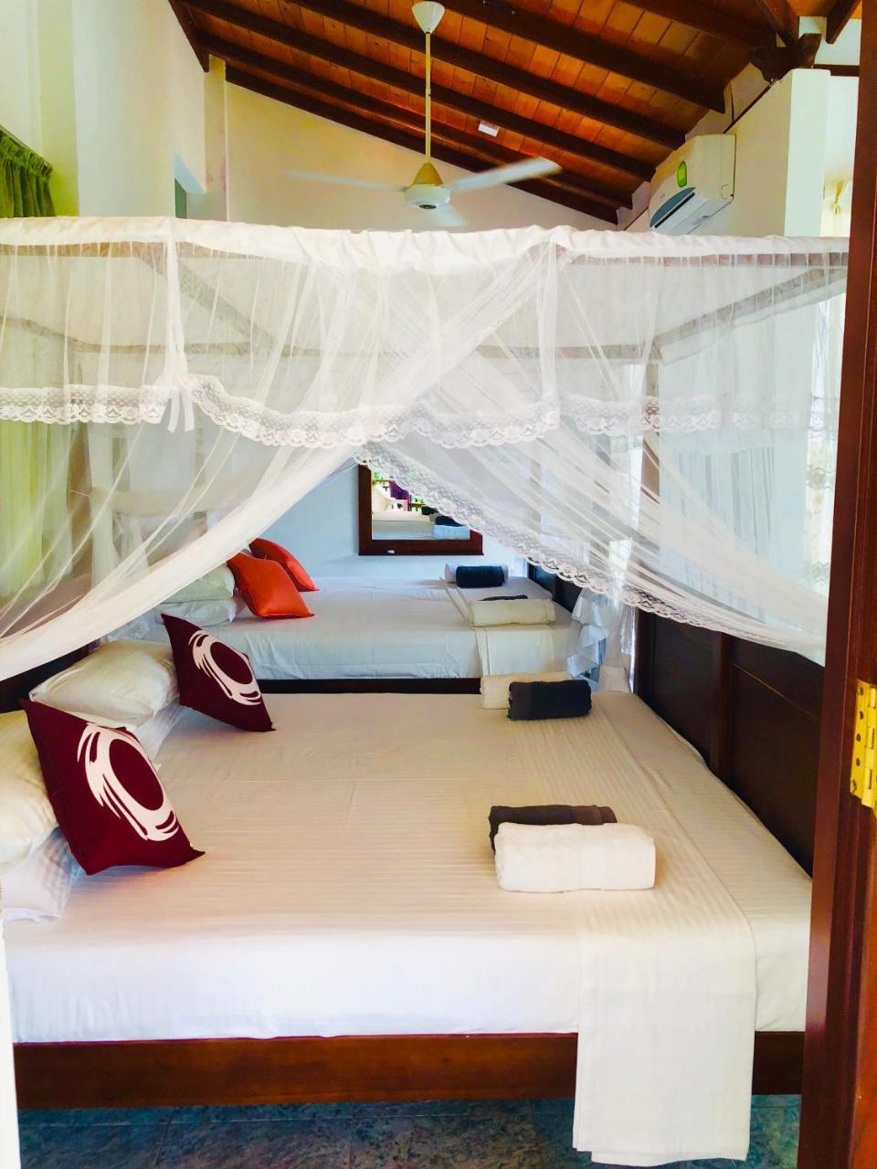 Villa White Hikkaduwa Buitenkant foto